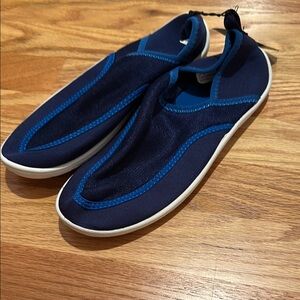 NWT Youth water shoes